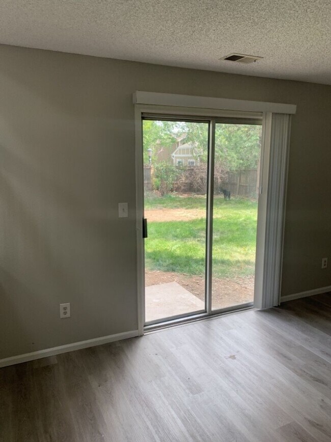 Building Photo - Spacious Tri-Level Home in Southwest Ft. C...
