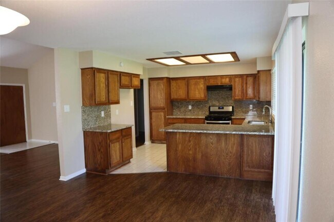 Building Photo - 12030 Hedgegate Dr