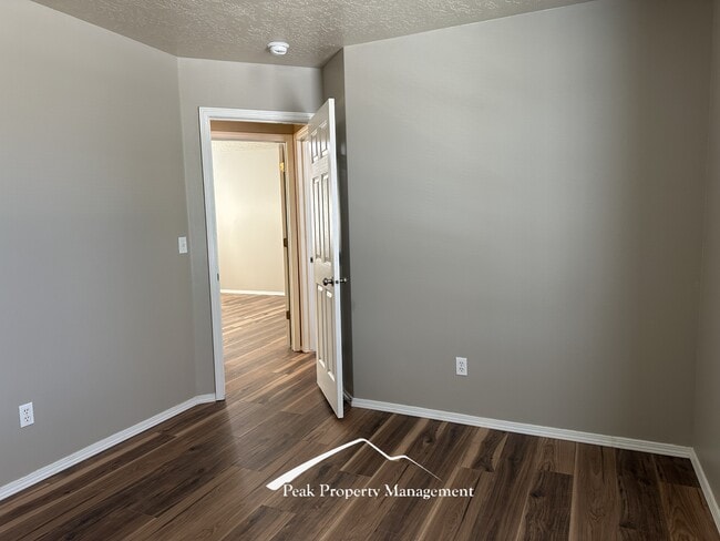 Building Photo - 2524 Colfax Dr
