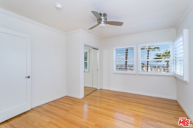 Building Photo - 1541 Selma Dr