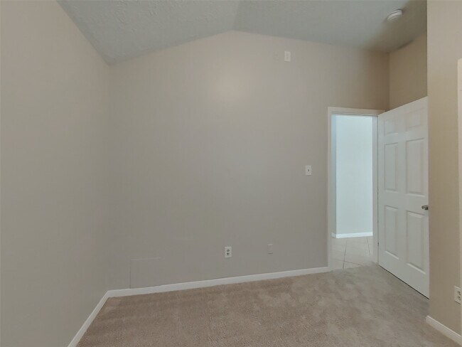 Building Photo - 6615 Laurel Glen Dr