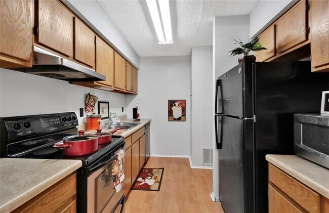 Building Photo - 2411 Huntingdon Chase