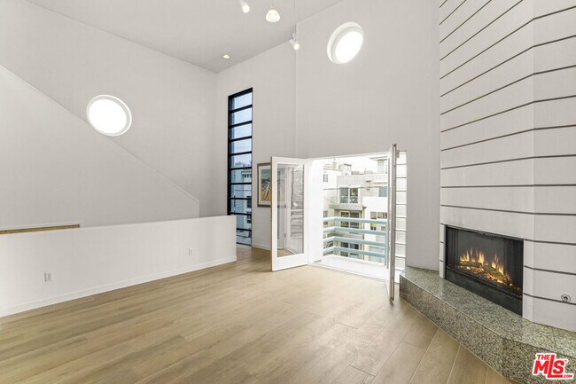 Building Photo - 115 Galleon St