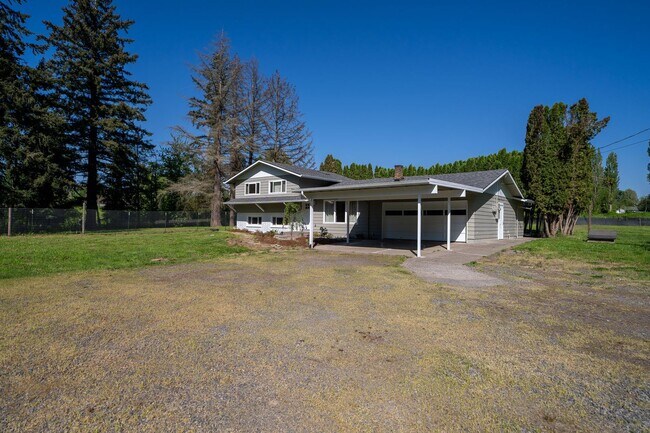 Building Photo - Rare 6 Bedroom Country Ranch Home – Dream Come True!