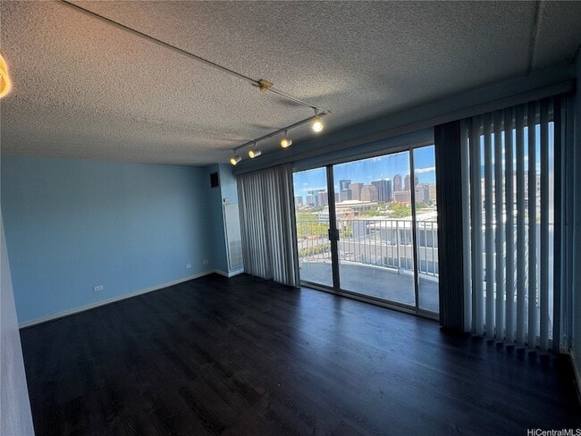 Building Photo - 710 Lunalilo St