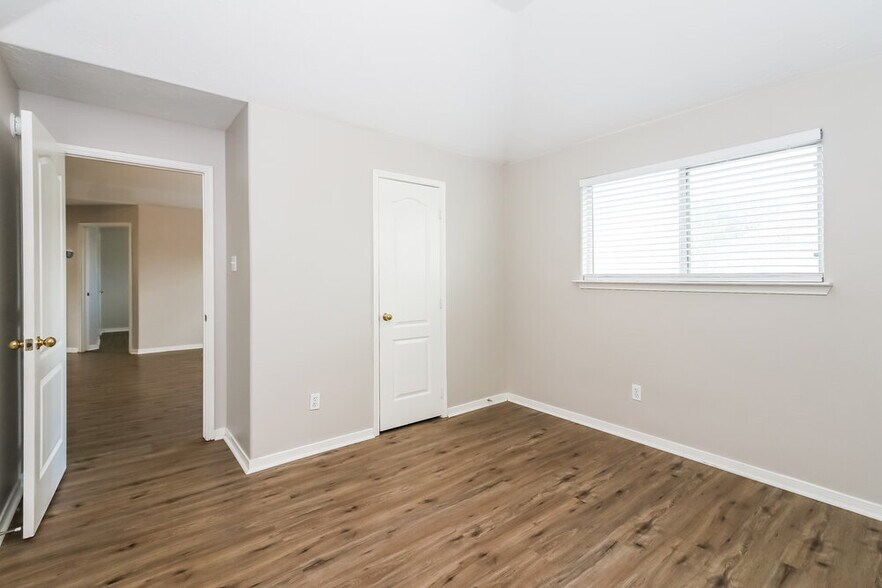 Building Photo - 12230 Heritage Grove Dr