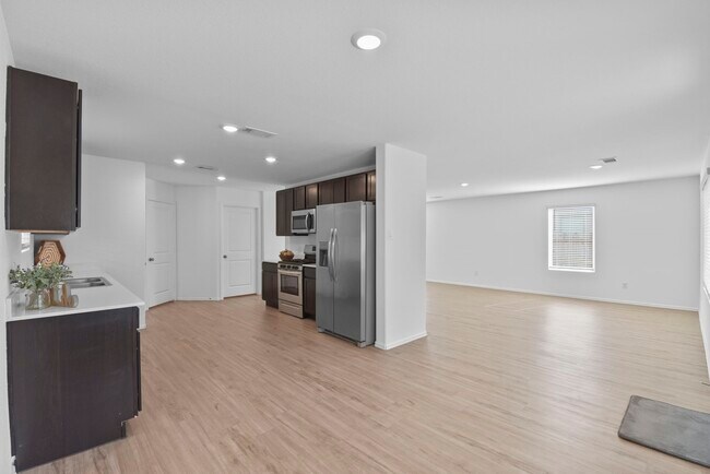 Building Photo - 18718 Clearwater Brk Dr