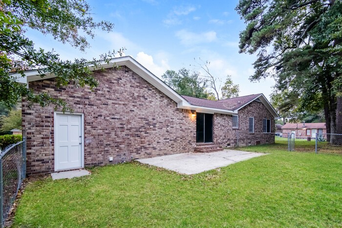 Building Photo - 204 Finch St