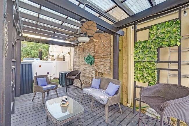 Building Photo - 2000 Jackson St