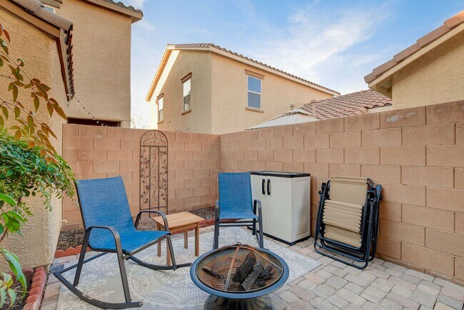 Building Photo - Stunning 3 Bed Home with Loft, Den & Upgraded Kitchen
