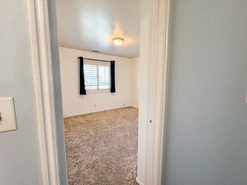 Building Photo - 614 S 500 W
