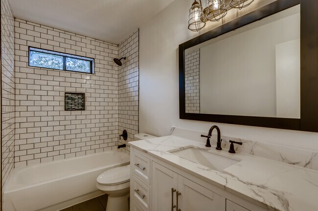 Building Photo - 107 Long Wood Ave