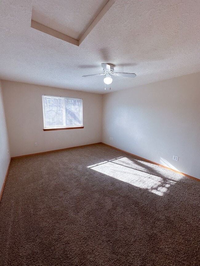 Building Photo - Ridgetop Duplex