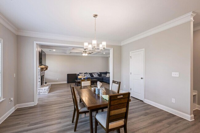 Building Photo - 3580 Hilltop Trl