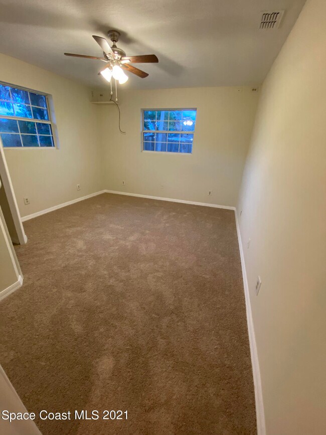 Building Photo - 1865 Guava Ave