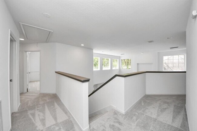 Building Photo - 103 Lakeridge Dr