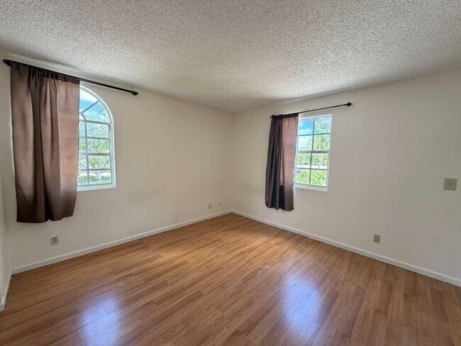 Building Photo - 13986 Morning Glory Dr