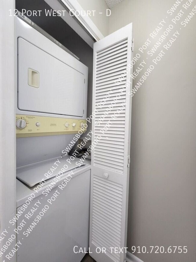 Building Photo - 12 D Port W Ct