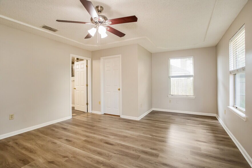 Building Photo - 3268 Avalon Dr