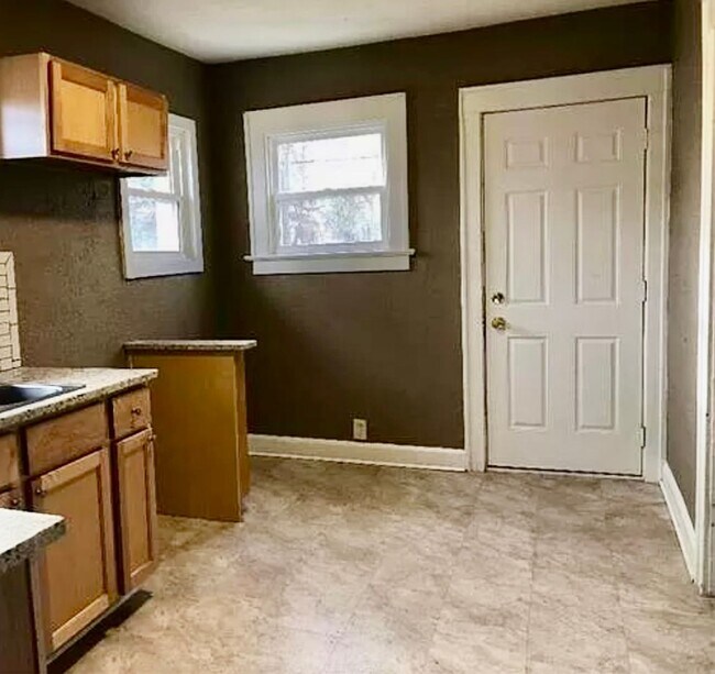 Building Photo - Cute 3 Bedroom Home For Rent