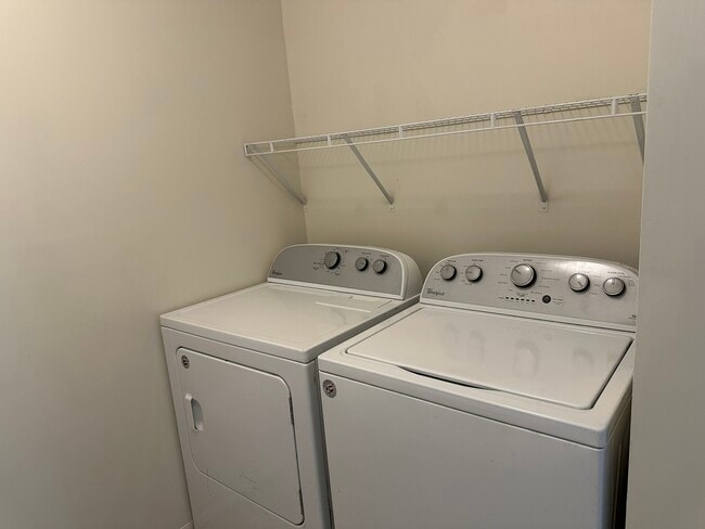 Building Photo - 2251 Wellington Green Dr