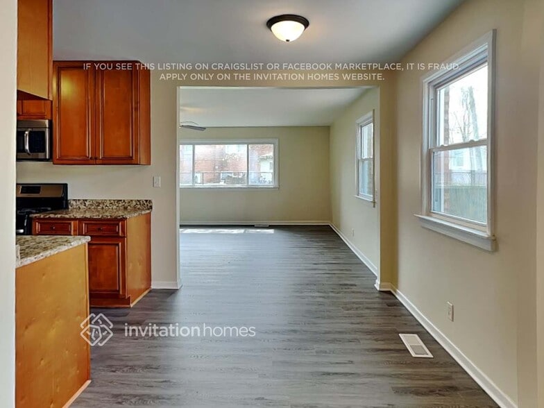 Building Photo - 81 Seabury Rd