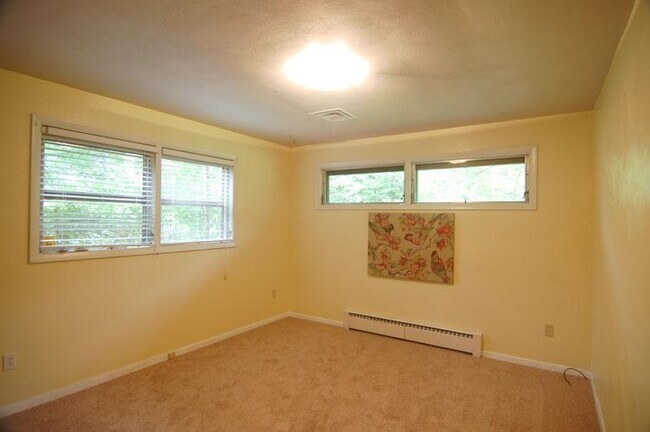 Building Photo - 1903 S Vine St