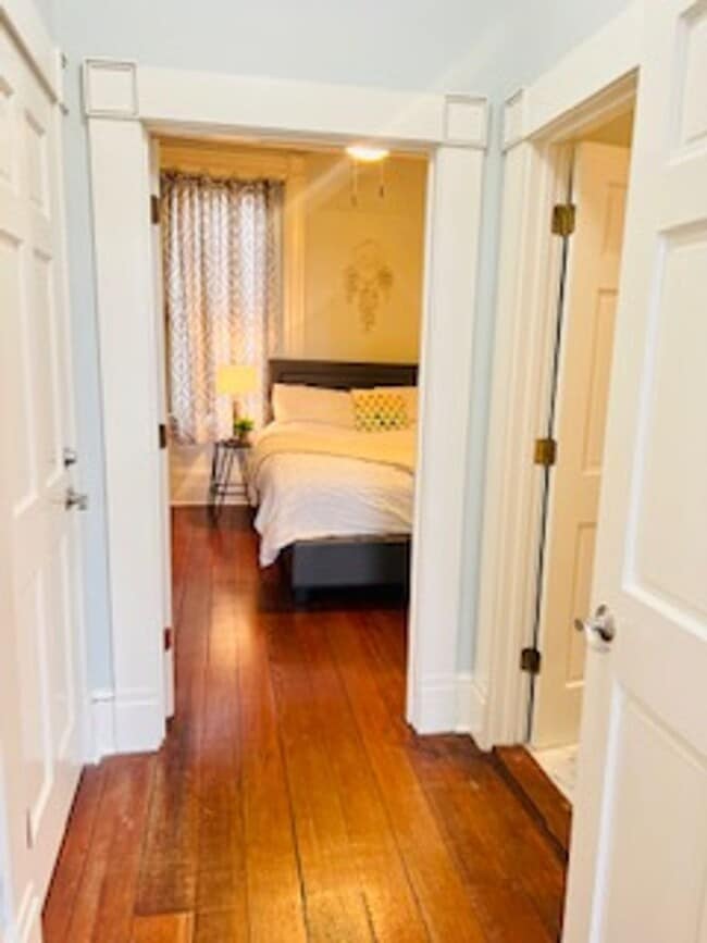 Building Photo - 227 W Broughton St