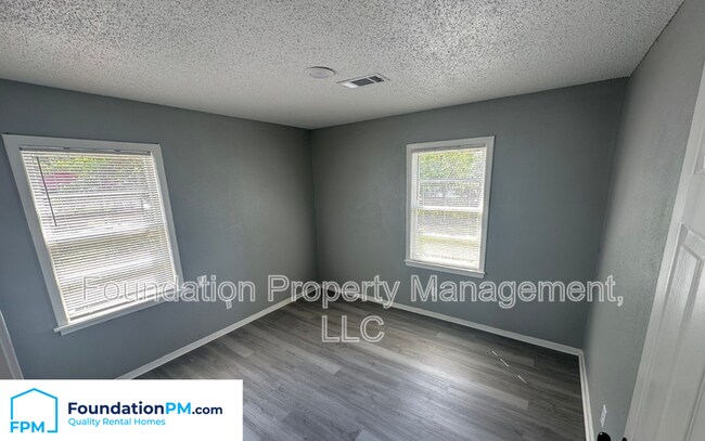 Building Photo - 4995 Stacey Rd