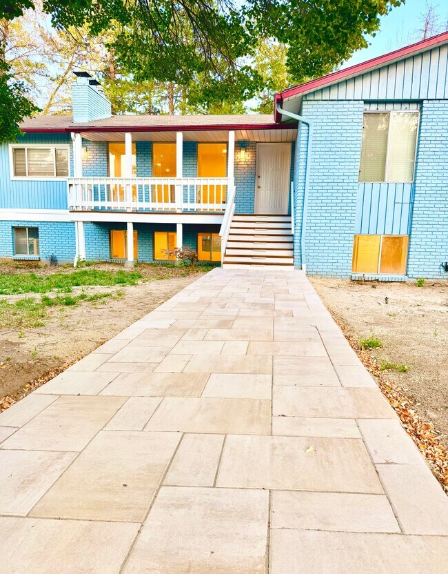 Building Photo - 1780 Julho St