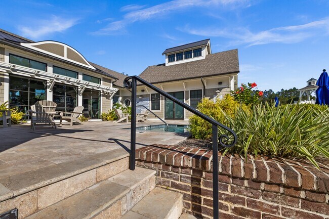 Building Photo - 119 Holloway Hl