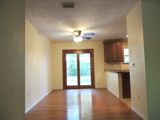 Building Photo - 2904 NW 40 Pl