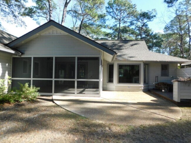 Building Photo - Lovely Remodeled Home In Hilton Head Plantation