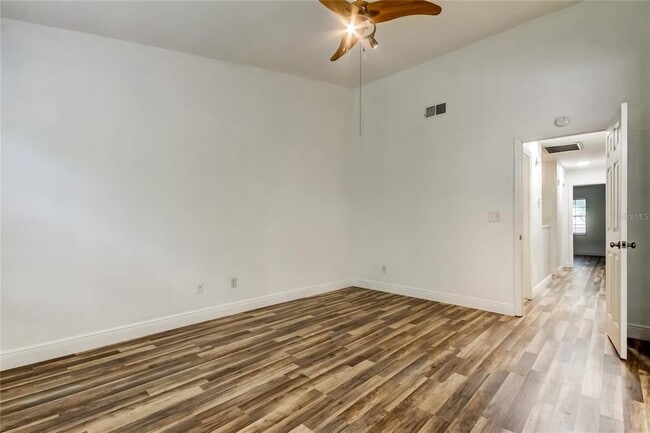 Building Photo - 4139 Brentwood Park Cir