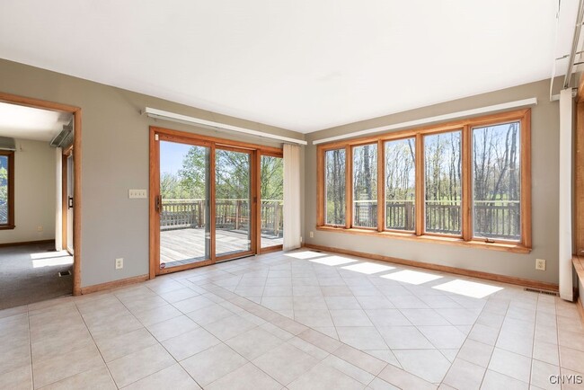 Building Photo - 3293 Greenleafe Dr