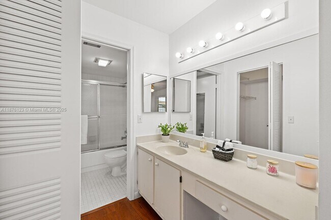 Building Photo - 650 SW 124th Terrace