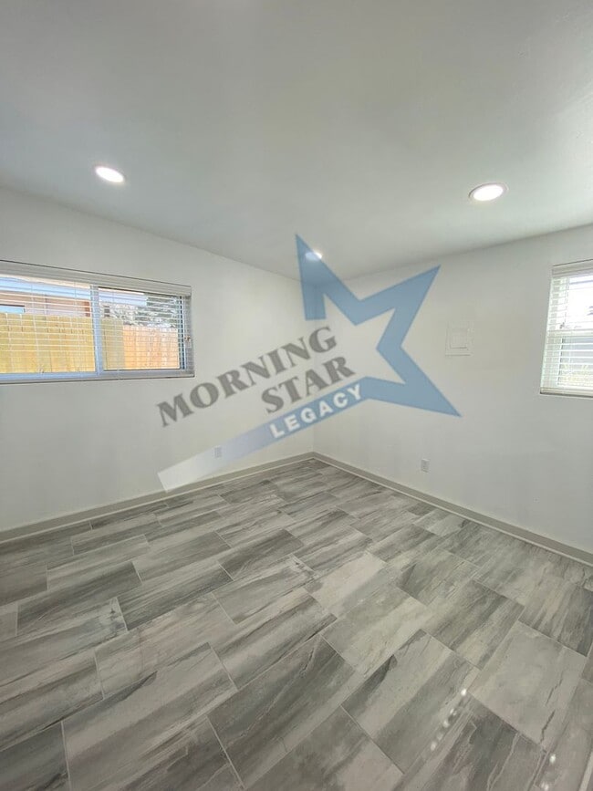 Building Photo - Fully Remodeled 3 bd home