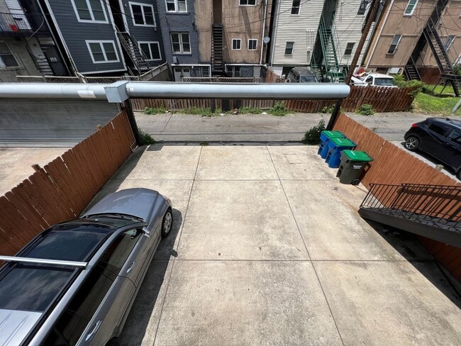 Building Photo - Charming 2BR/1.5BA near Gallaudet University!