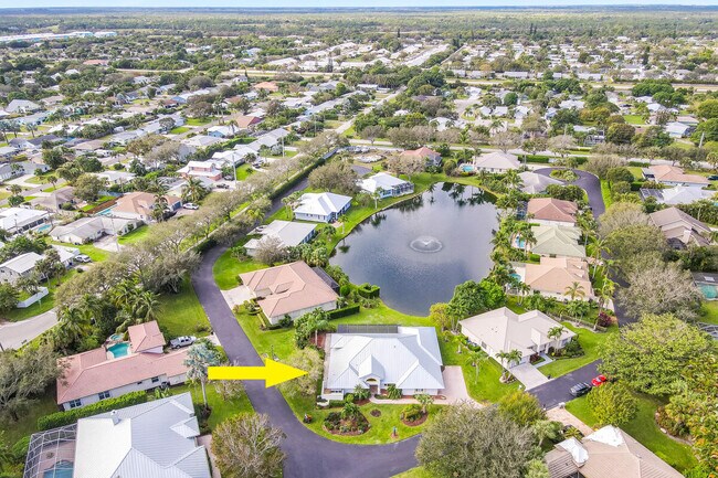 Building Photo - 8120 SE Waterway Dr
