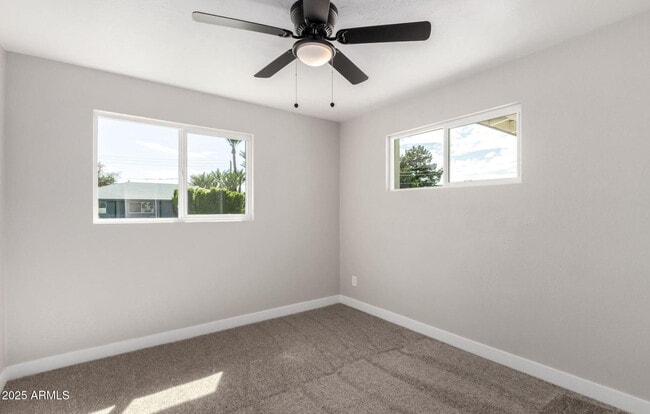 Building Photo - 4402 E Mitchell Dr