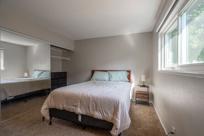 Building Photo - Furnished 4BR Oceanside Retreat w/ Pool Table, Home Gym & Utilities Included