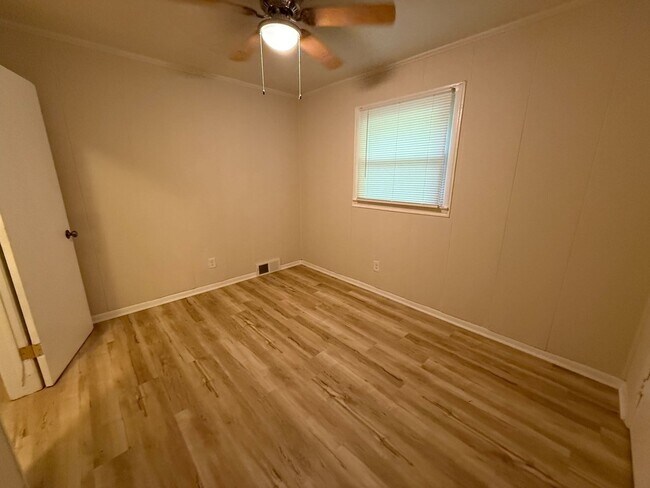 Building Photo - 828 Willow Pl