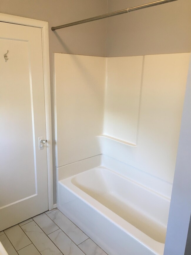 Building Photo - 1122 Channing Ave