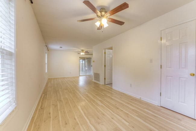Building Photo - "Charming 4-Bedroom Sanctuary on Boyce Roa...