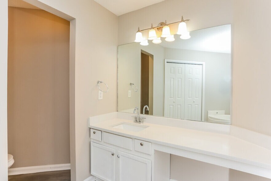 Building Photo - 5407 Sweetsprings Dr SW