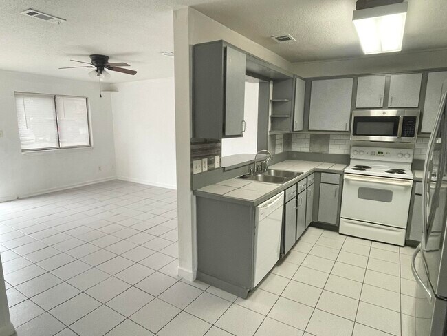 Building Photo - 710 Legion Dr