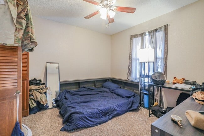 Building Photo - 3 Bedroom 2 Bath Home