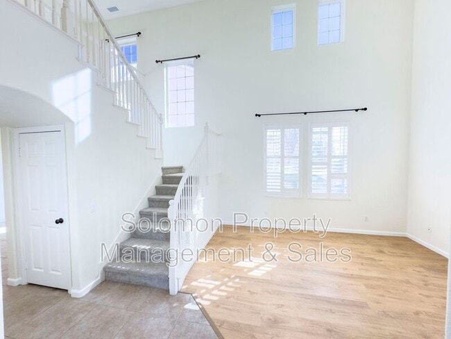 Building Photo - 6076 Paseo Carreta