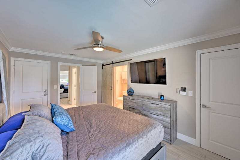 Building Photo - 5330 Bayshore Ave