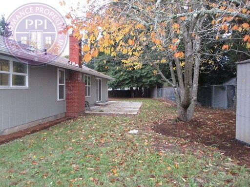 Building Photo - Updated Ranch, Large Fenced Backyard, 1 Pe...